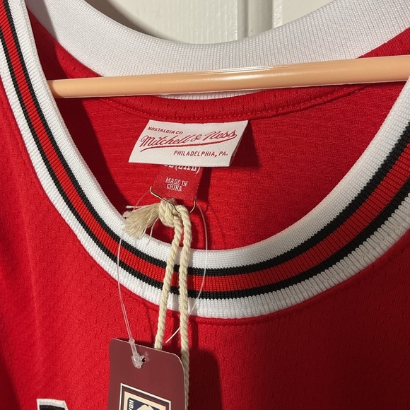 Michael Jordan Jersey - Picture 9 of 14